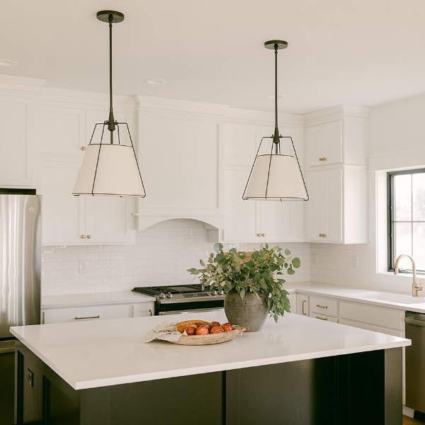 Minimalist Looks In Quartz Kitchen Countertops